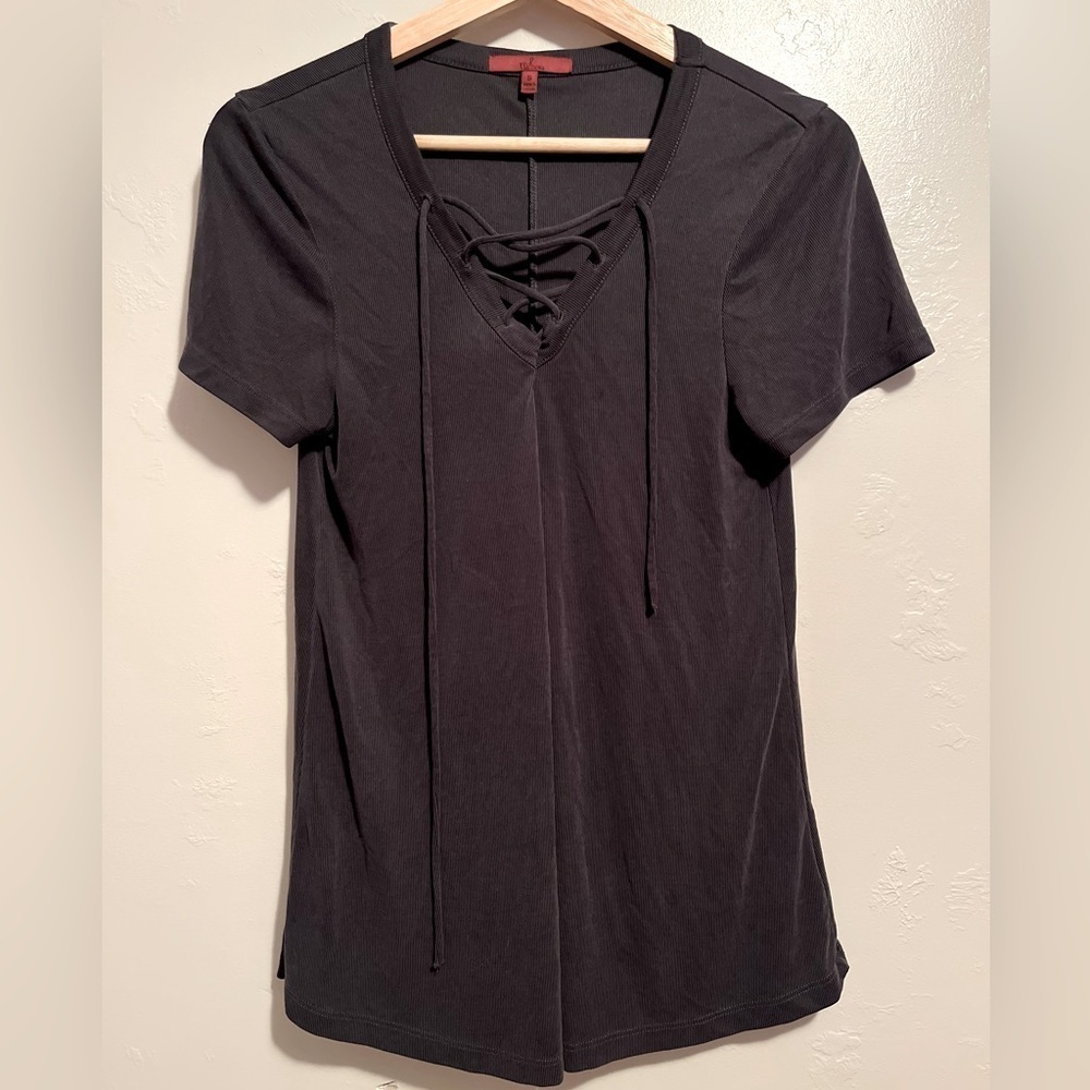 Red by BKE Black/Gray Lace-Up Ribbed Women's Top Size Small Casual Classic Soft